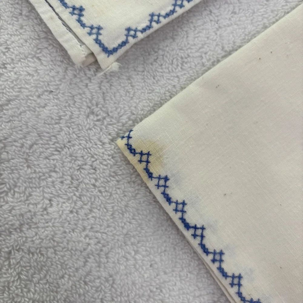 Set‎ of 3 Embroidered Handkerchiefs Floral Design Blue Scalloped Edge